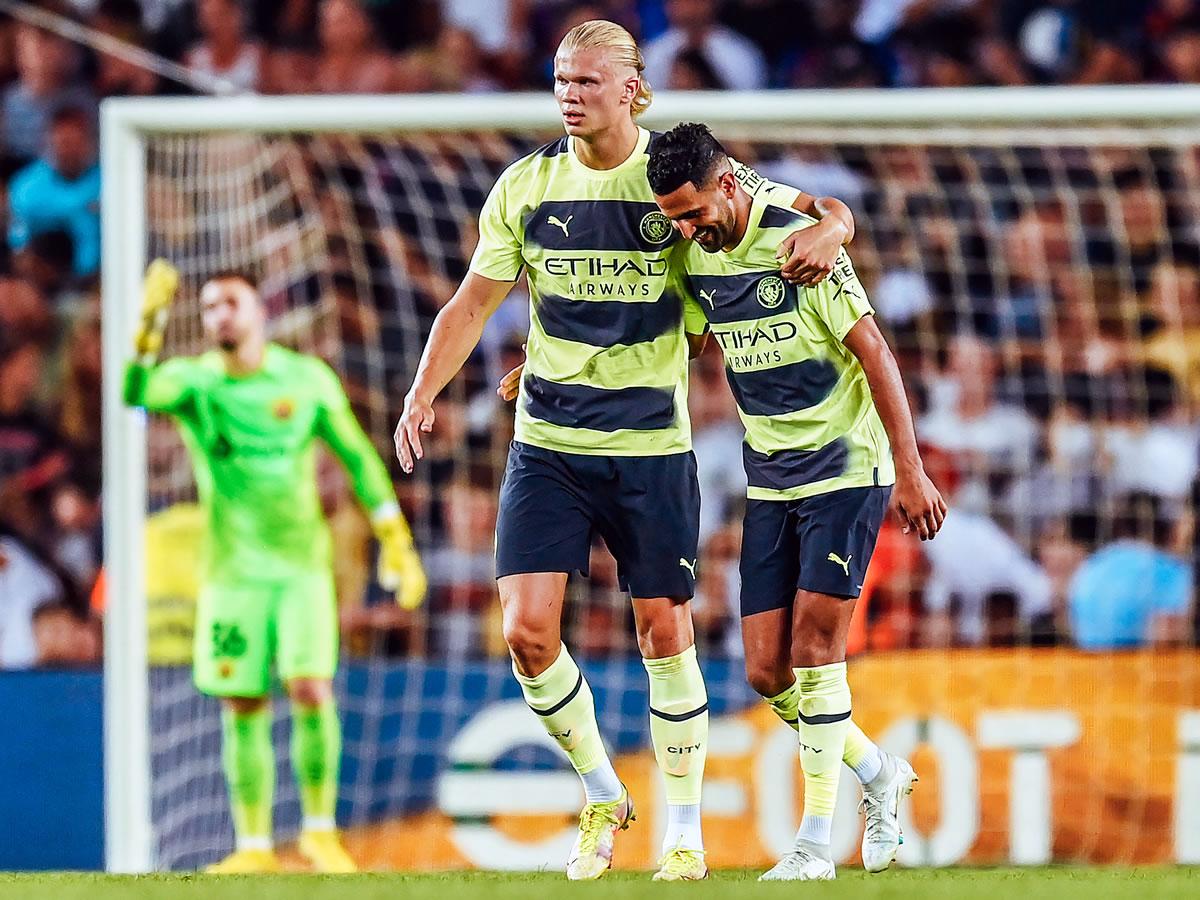 Haaland felicitando a Riyad Mahrez luego de marcar el 3-3.