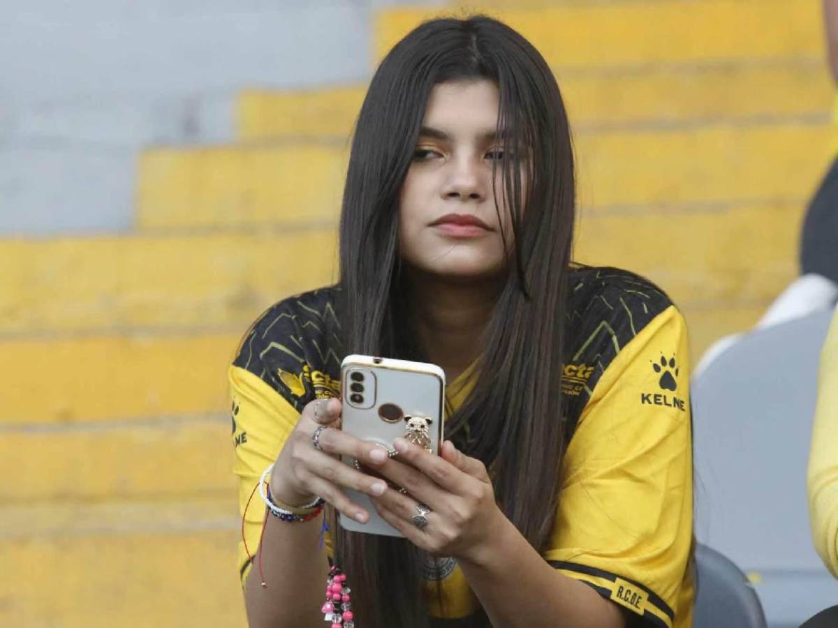 Alegría del Real España, chicas, susto con jugador y gesto de Jeaustin