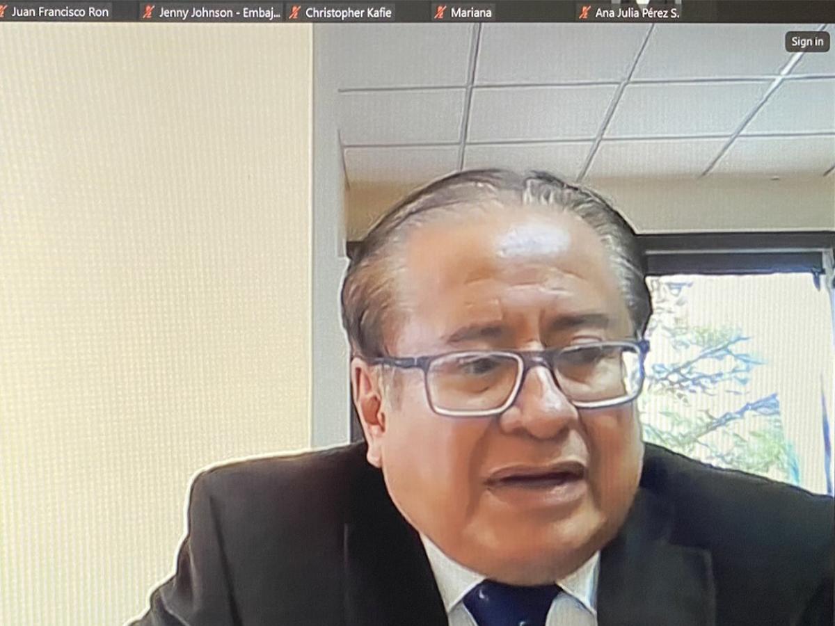 <i>Víctor Hugo Ventura Ruiz, Ministro de Energía de Guatemala, con más de 40 años de experiencia en el sector energético de Guatemala y Mesoamérica, compartiendo su conocimiento en el encuentro “Energía: Clave para el Nearshoring”.</i>