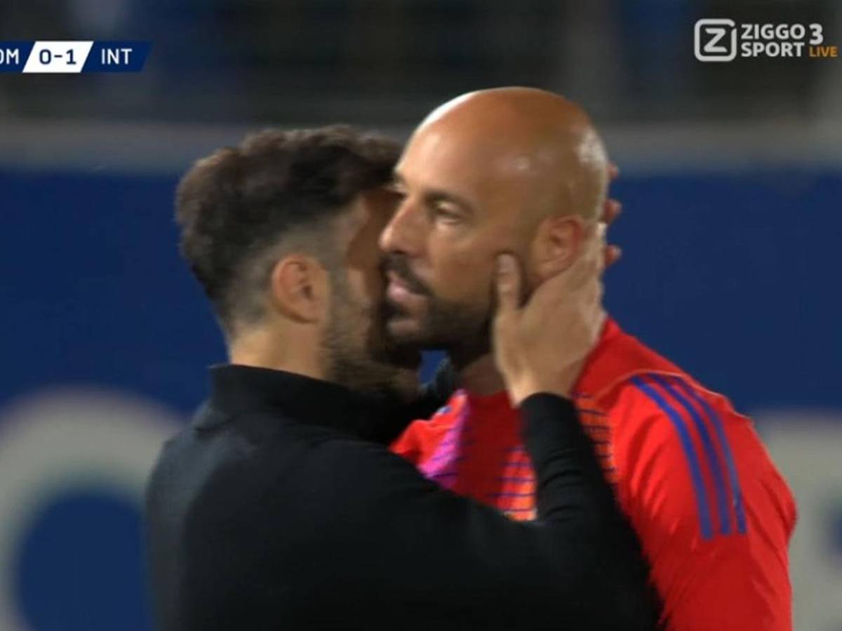 La peor despedida del fútbol: Pepe Reina se va expulsado en su último partido