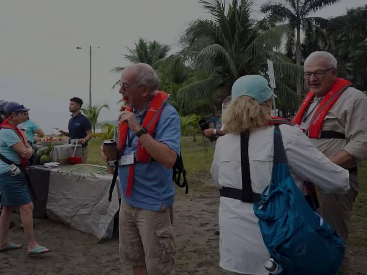 Muchos turistas expresaron que las playas transmiten una tranquilidad única, ideal para relajarse y disfrutar de la belleza natural en su estado más puro.