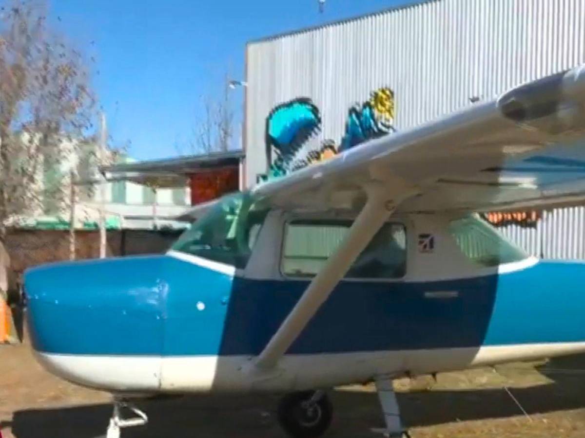 Muere un instructor de aviación tras saltar de un avión en pleno vuelo y dejar a su alumna a cargo del aterrizaje