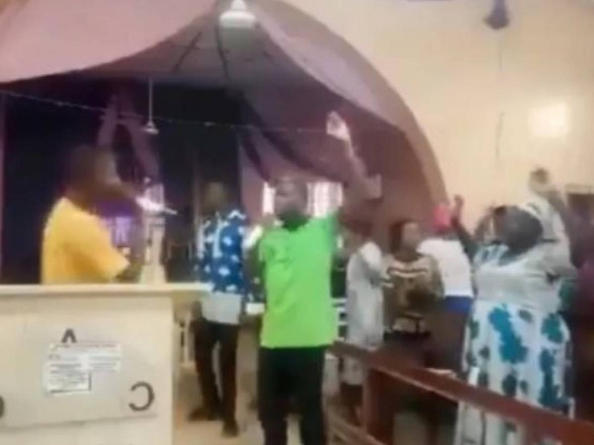 Secuestran a pastor y matan a tres personas durante ataque en iglesia