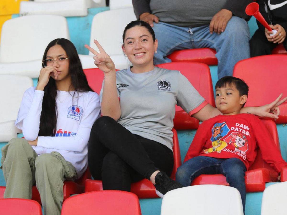 Ellas adornan el Olimpia vs Marathón: las bellas chicas del Nacional