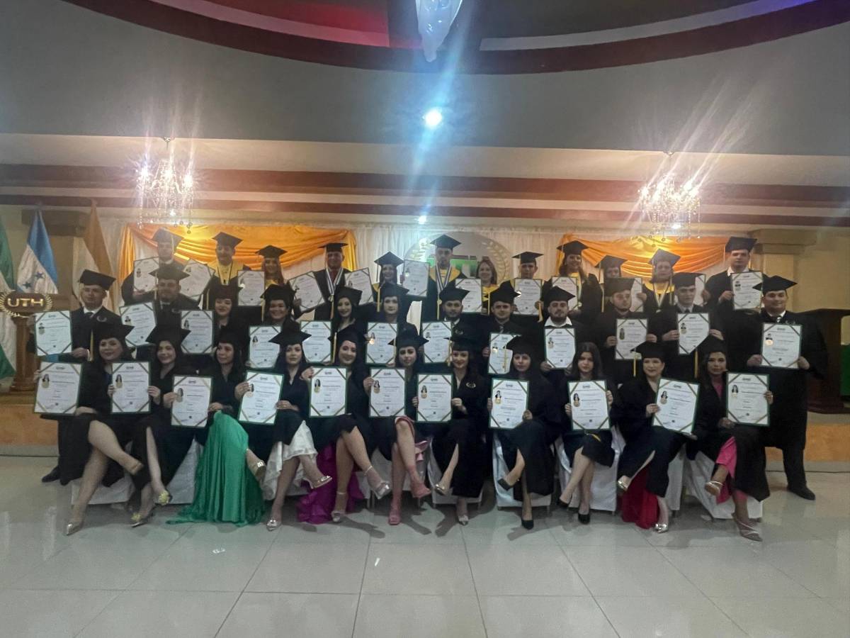 UTH Santa Bárbara celebra su XXI Ceremonia de Graduación