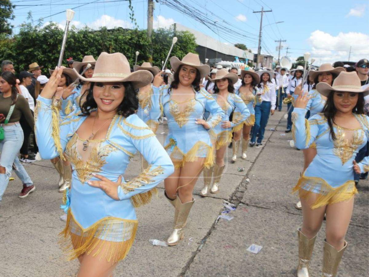 Quiénes son las hermosas palillonas 'vaqueritas' que se robaron las miradas por su originalidad