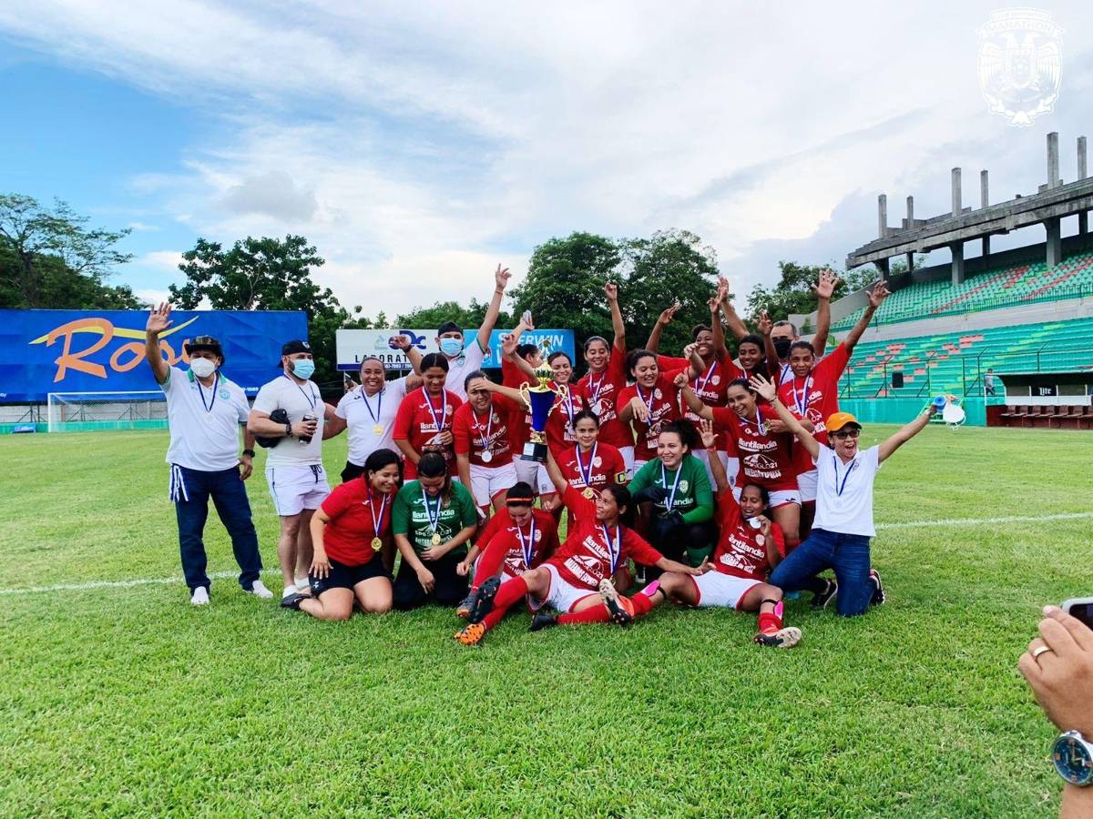 Las chicas del CD Femenino Marathón La Prensa se consagraron campeonas del torneo departamental de Cortés en el 2021.
