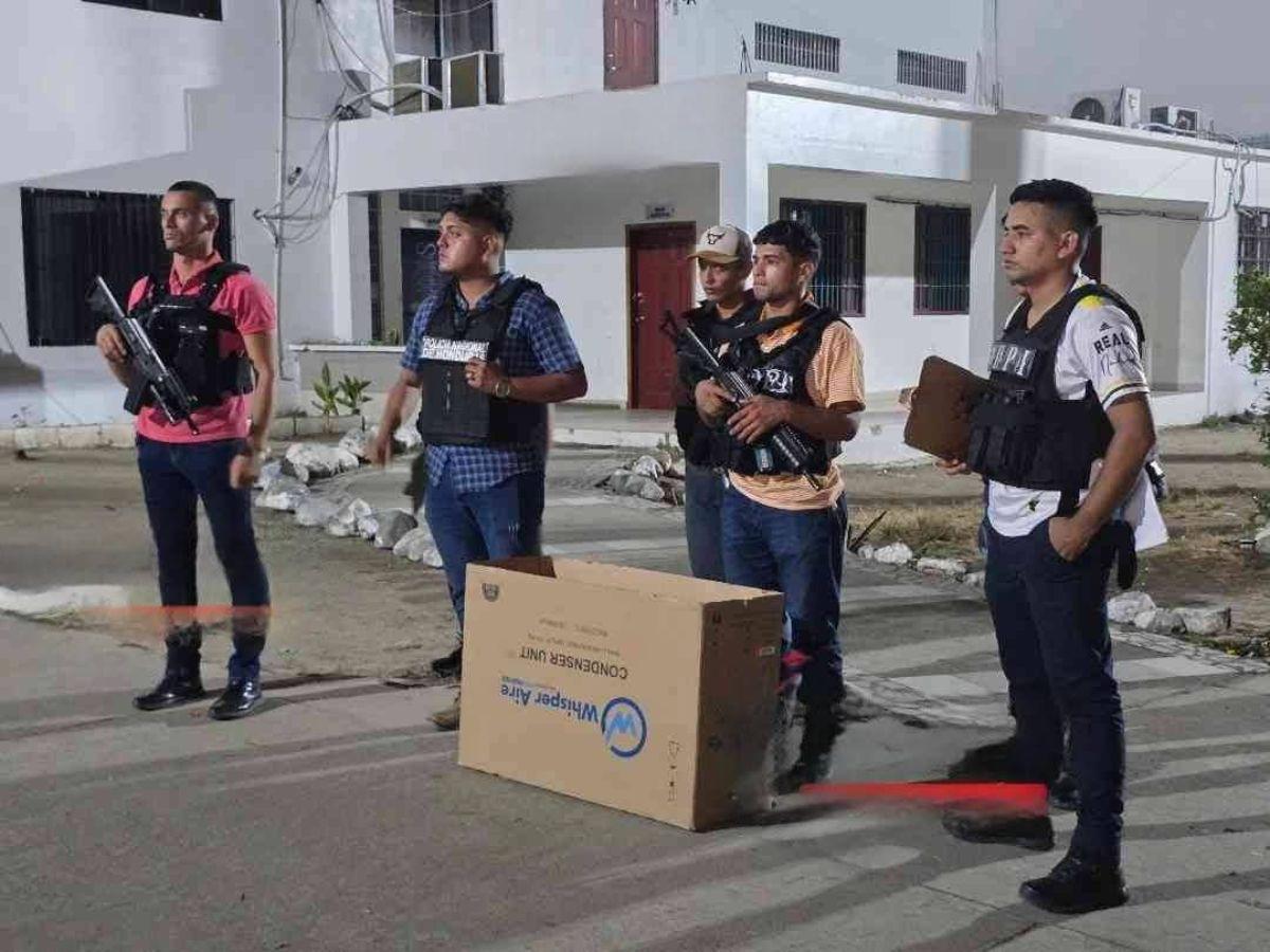 Descubren fusiles R-15 y una Uzi durante operativo en Koriun en Choloma