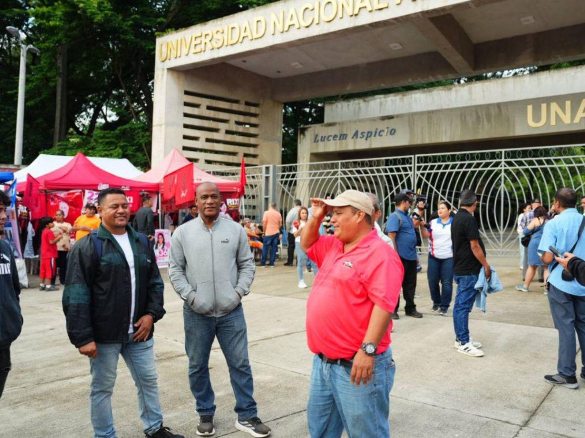 Largas filas en centros de votación en elecciones generales