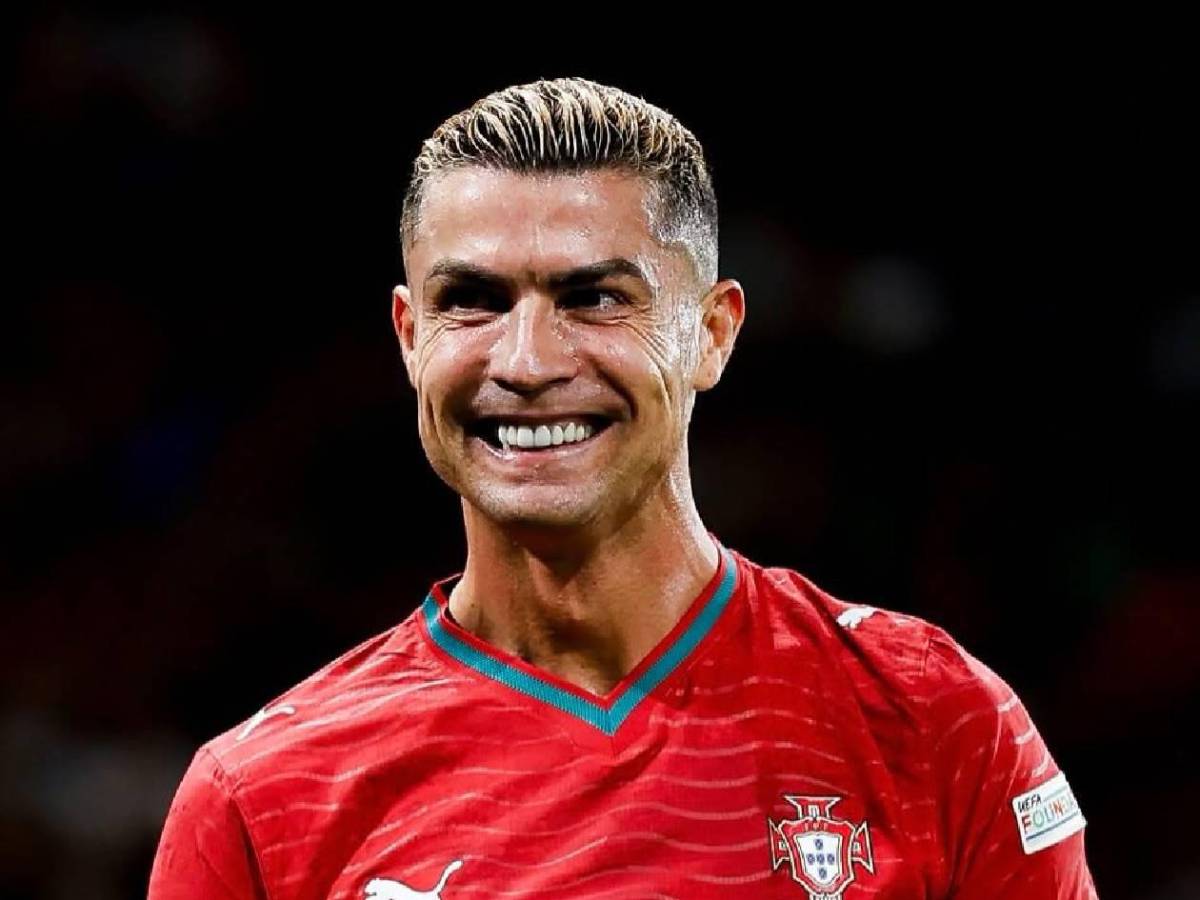 Cristiano Ronaldo le deja dardo a Messi tras ganarle Balón de Oro especial