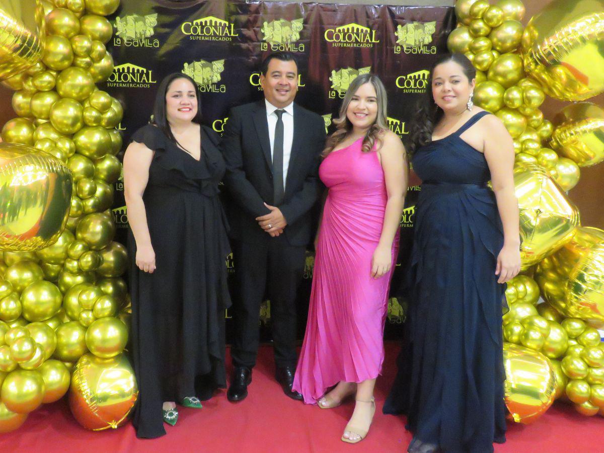 El equipo de Supermercados Colonial que acompañó el evento.