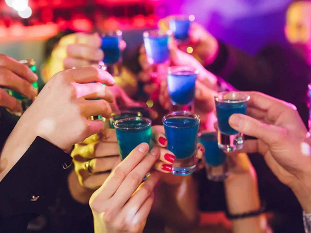 Revelan a jugador que organizaba fiestas de futbolistas con sexo y gas de la risa