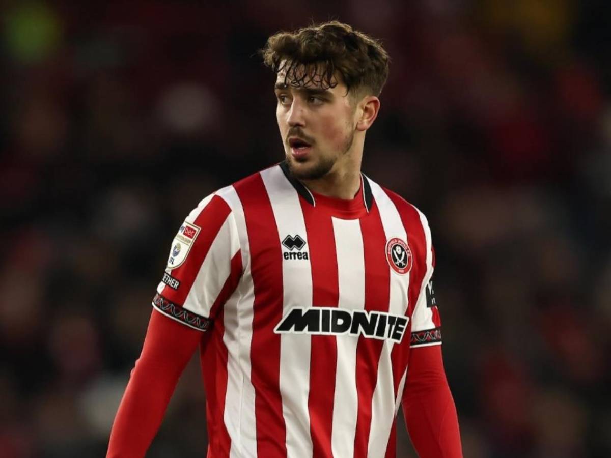 Futbolista anuncia que va a ser padre... ¡y la madre es la hija de su entrenador!