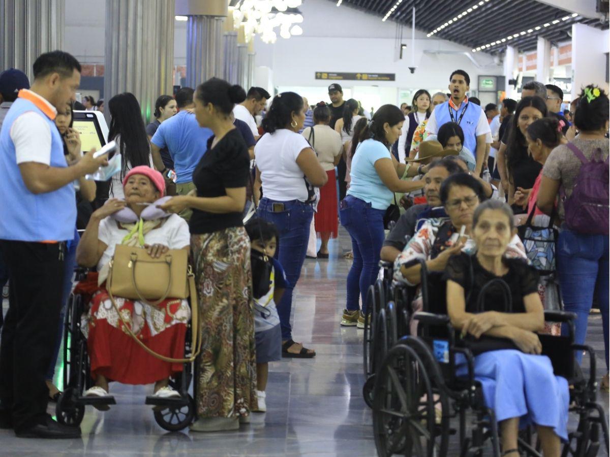 ¿Por qué subieron los boletos y qué aerolíneas bajo costo quedan?
