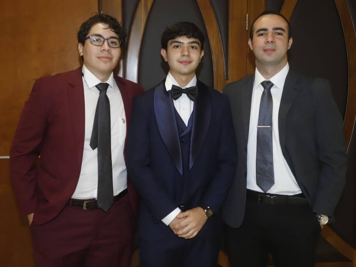 Seniors 2025 de la Santa María del Valle festejan su graduación