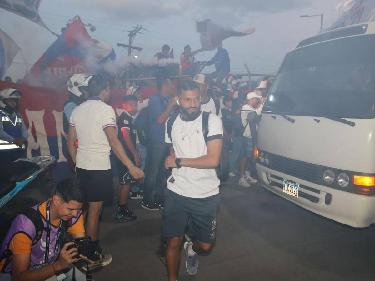 Olimpia celebra, dedicatoria, figura ante Génesis y bellas chicas en el Nacional