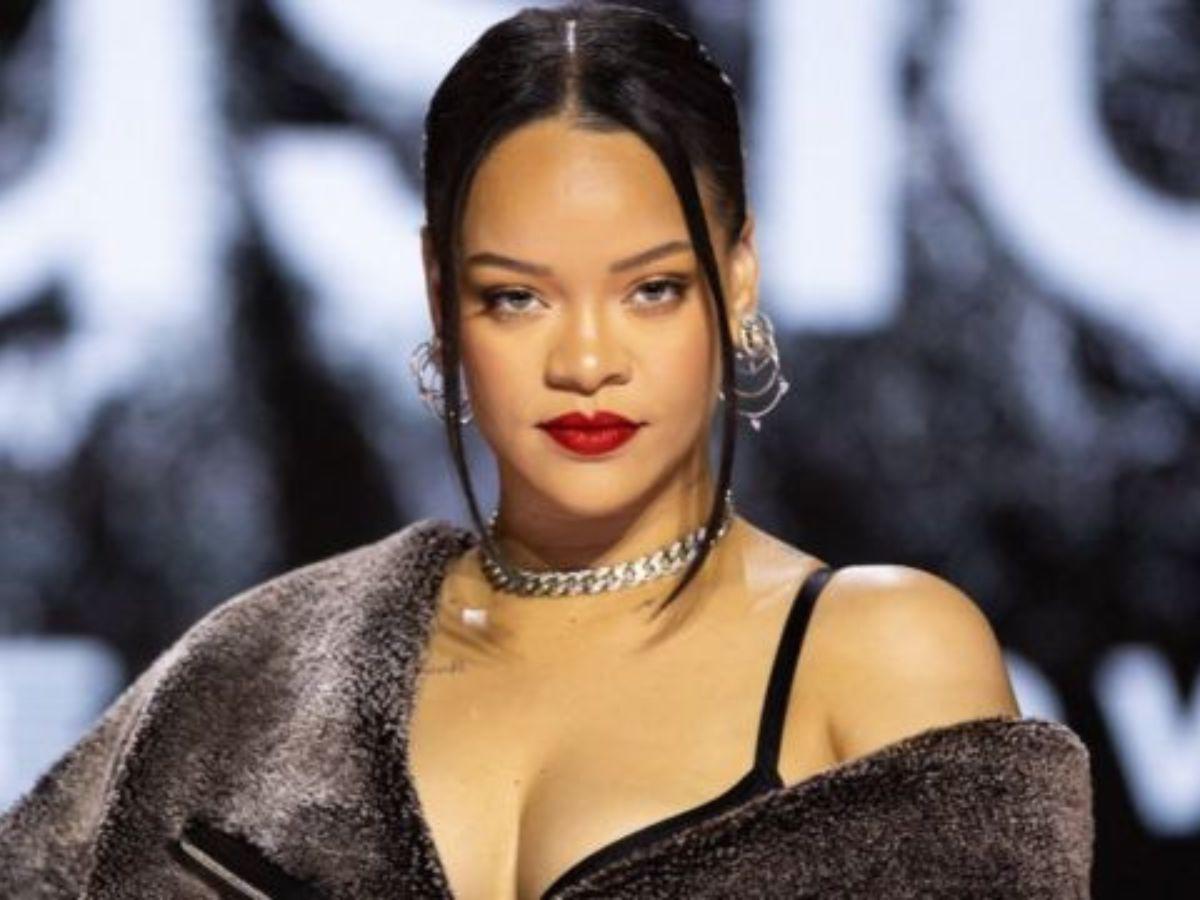 Rihanna adornó su pancita con más de un millón de dólares en diamantes