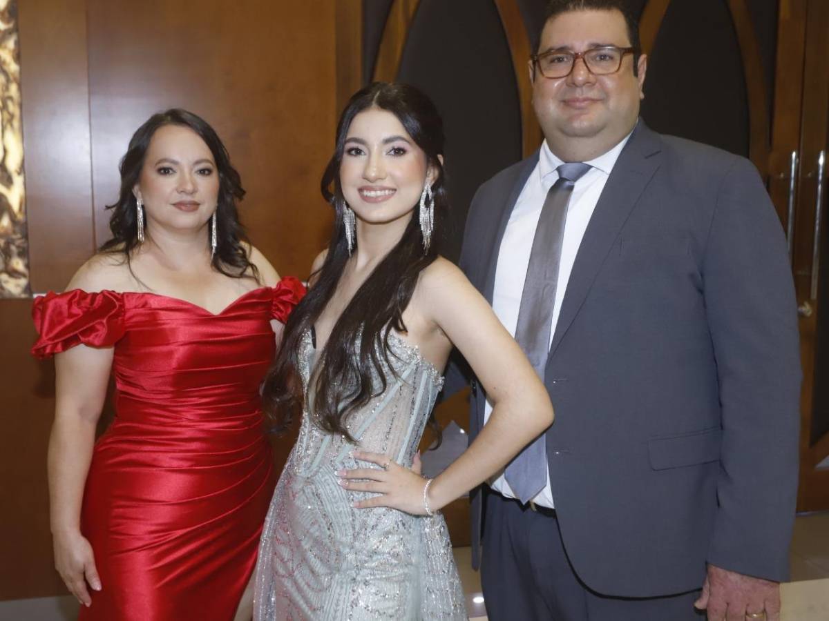 Elegancia y orgullo: Fiesta de graduación 2025 de la Kiddy Kat & Morazzanni