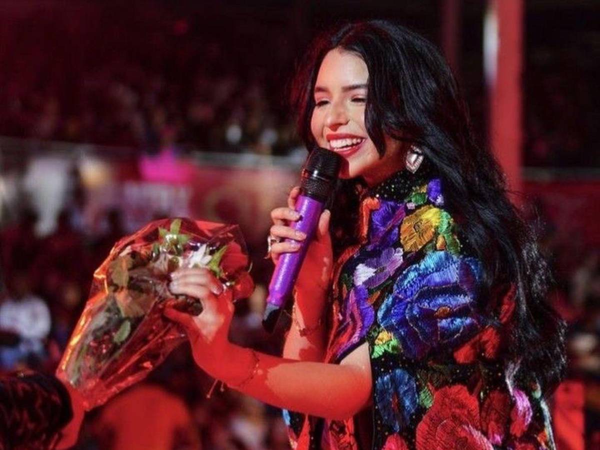 Ángela Aguilar llora en nueva entrevista con Apple Music