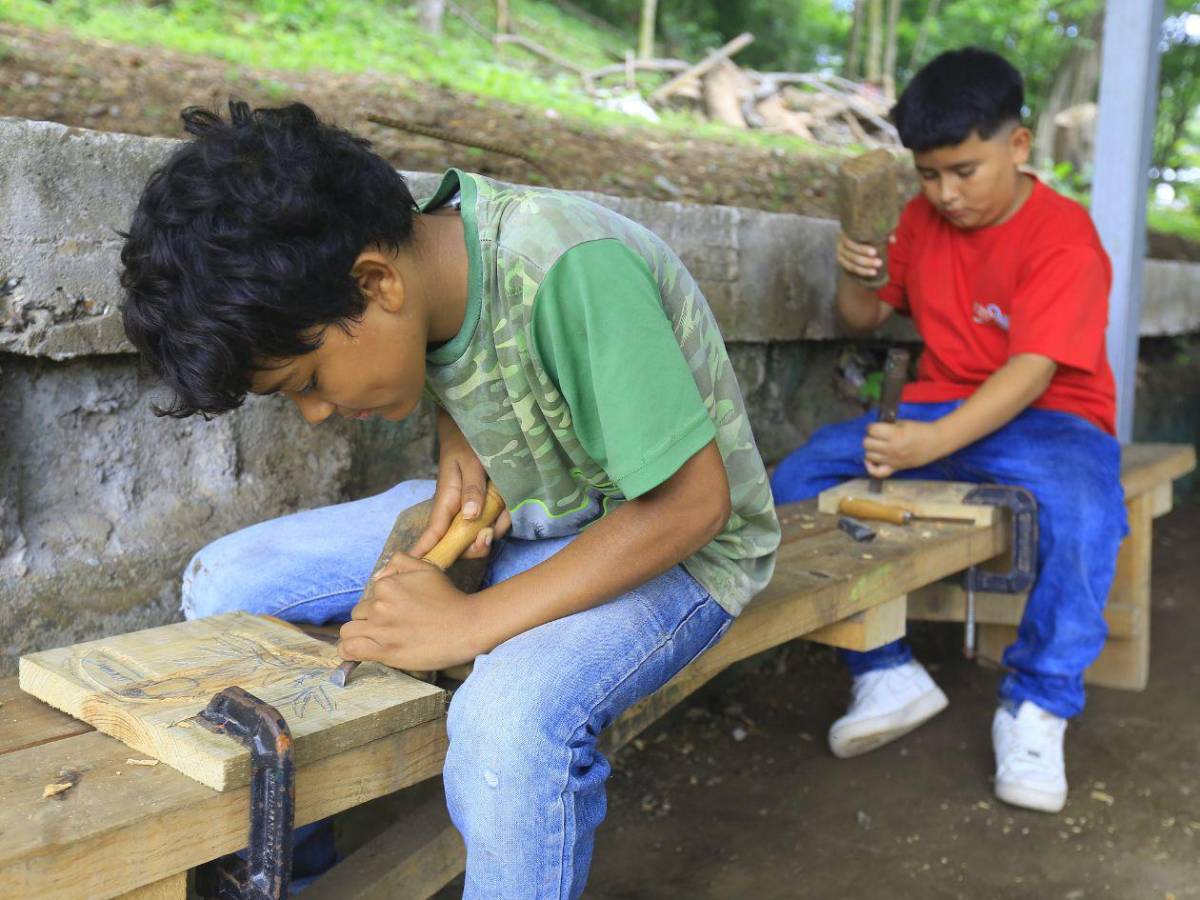 De la basura a los sueños, niños encuentran esperanza y educación en Brazos de Jesús