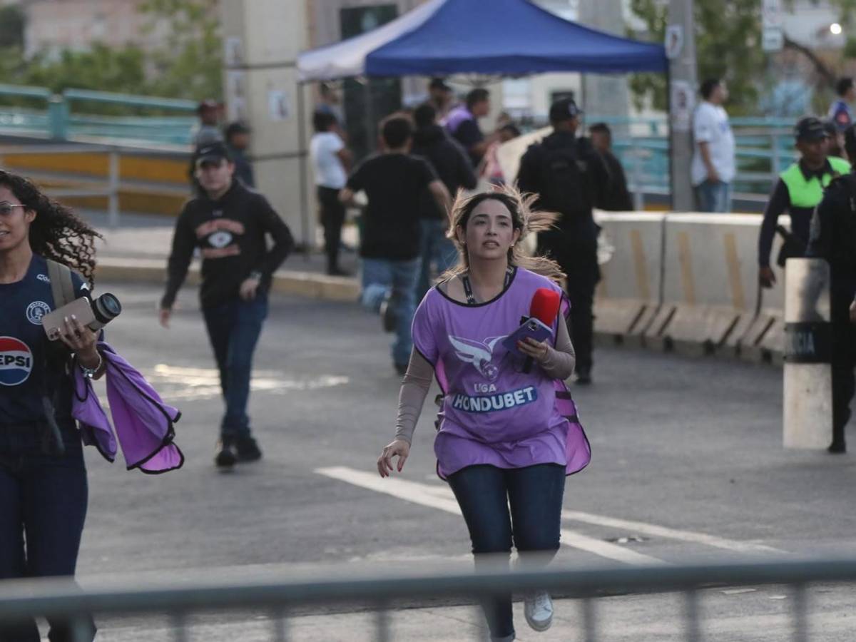 Disturbios: barras de Motagua y Olimpia se enfrentan afuera del Nacional