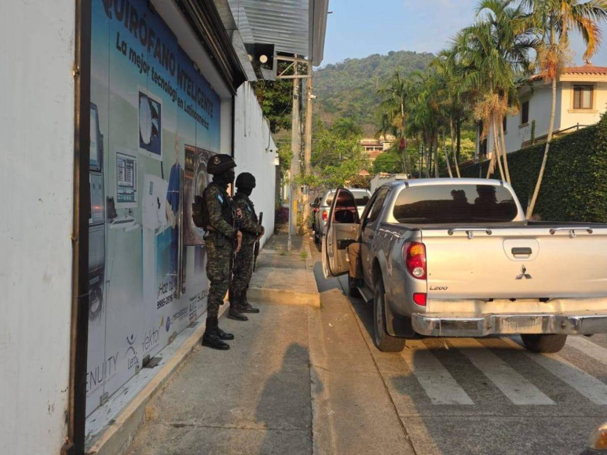 Clínica, avionetas y carros de lujo: bienes del doctor ligado con los Urbina