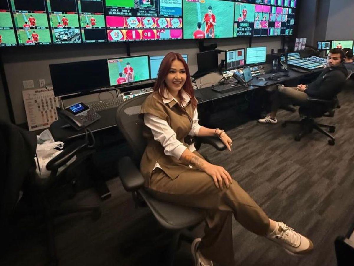 ¿Nuevo trabajo? Jennifer Aplícano sorprende desde Telemundo