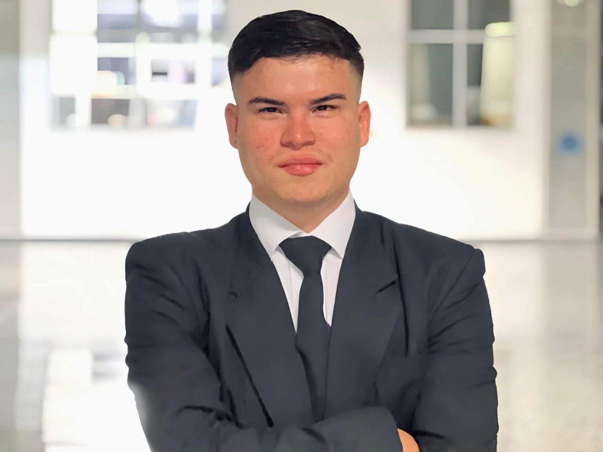 Jovencito se gradúa con honores de la UNAH gracias a Free Fire