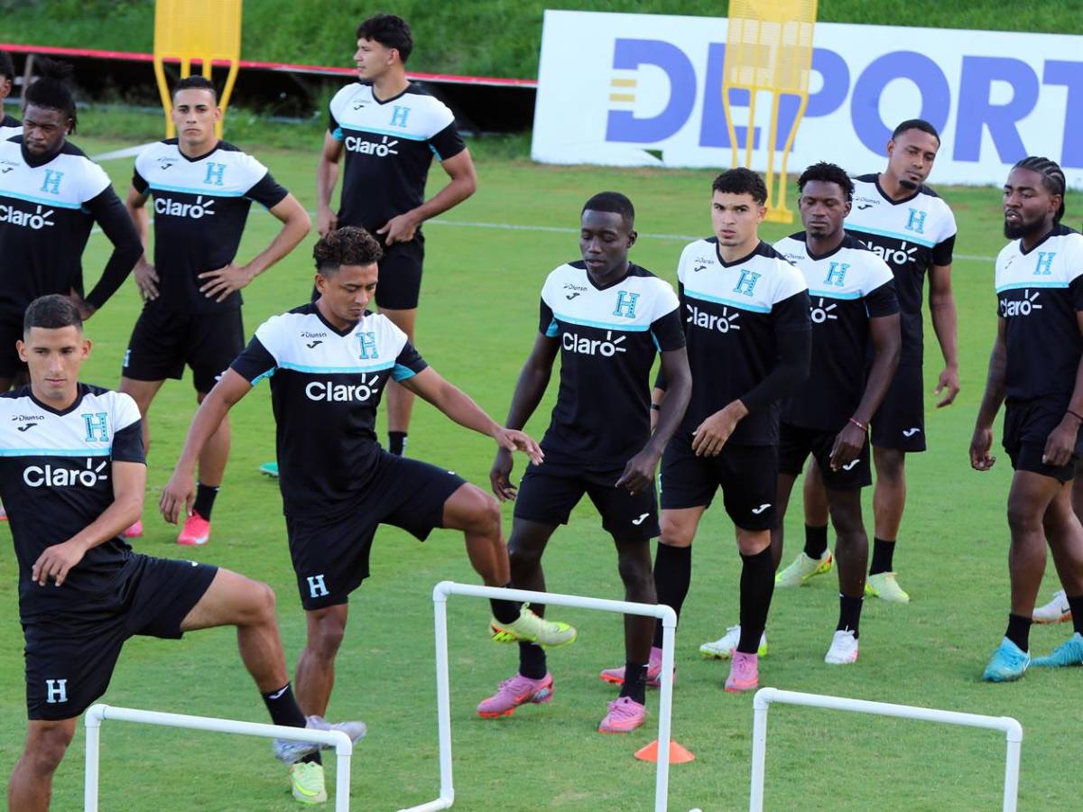Selección de Honduras tuvo primer entreno, caras nuevas y alarma con jugador