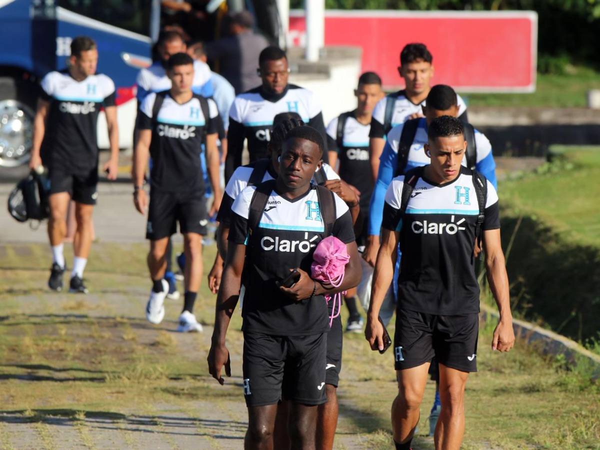 Selección de Honduras tuvo primer entreno, caras nuevas y alarma con jugador