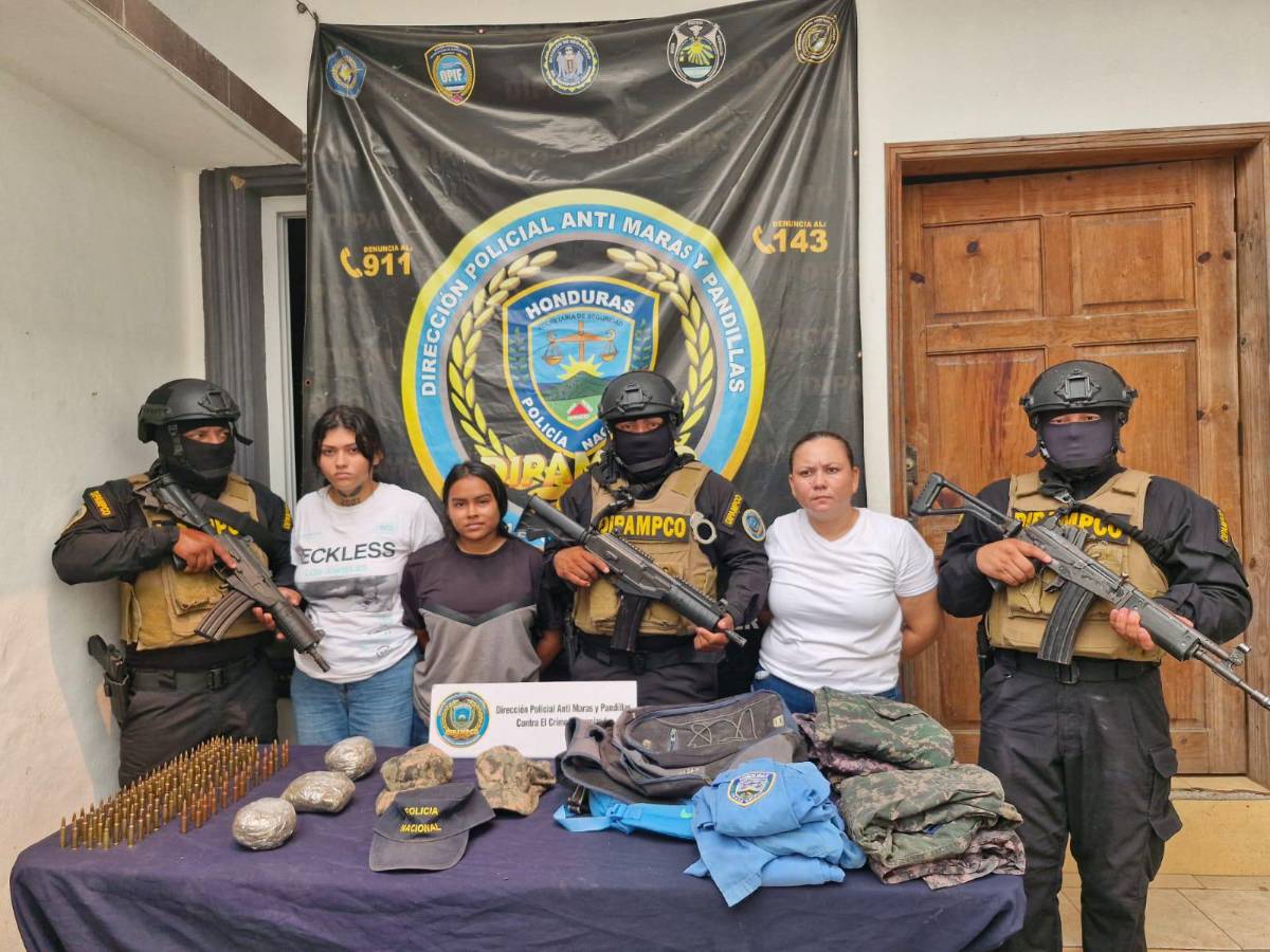 Capturan a “La demente”, “La Pitufa” y “La Bellaca” con indumentaria militar