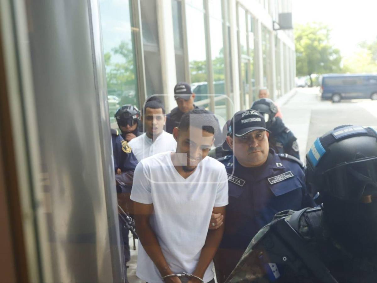 Presuntos sicarios, alias El Texas y El Diablo, llegan a los juzgados de San Pedro Sula