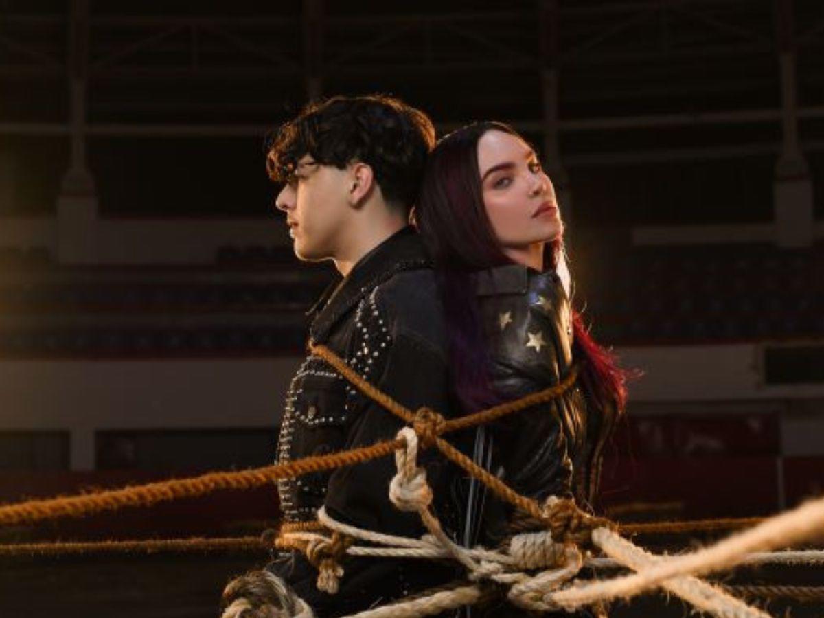 Señalan a Belinda de hacer apología demoniaca en video musical