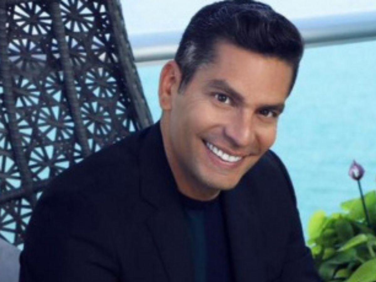 Ismael Cala presenta por primera vez a su novio tras 15 años de relación