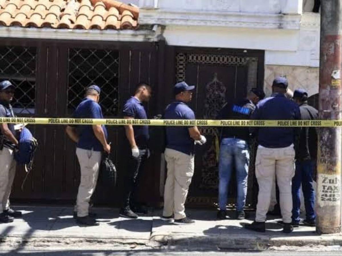 Matan a puñaladas a esposa de famoso cantante en su propia casa