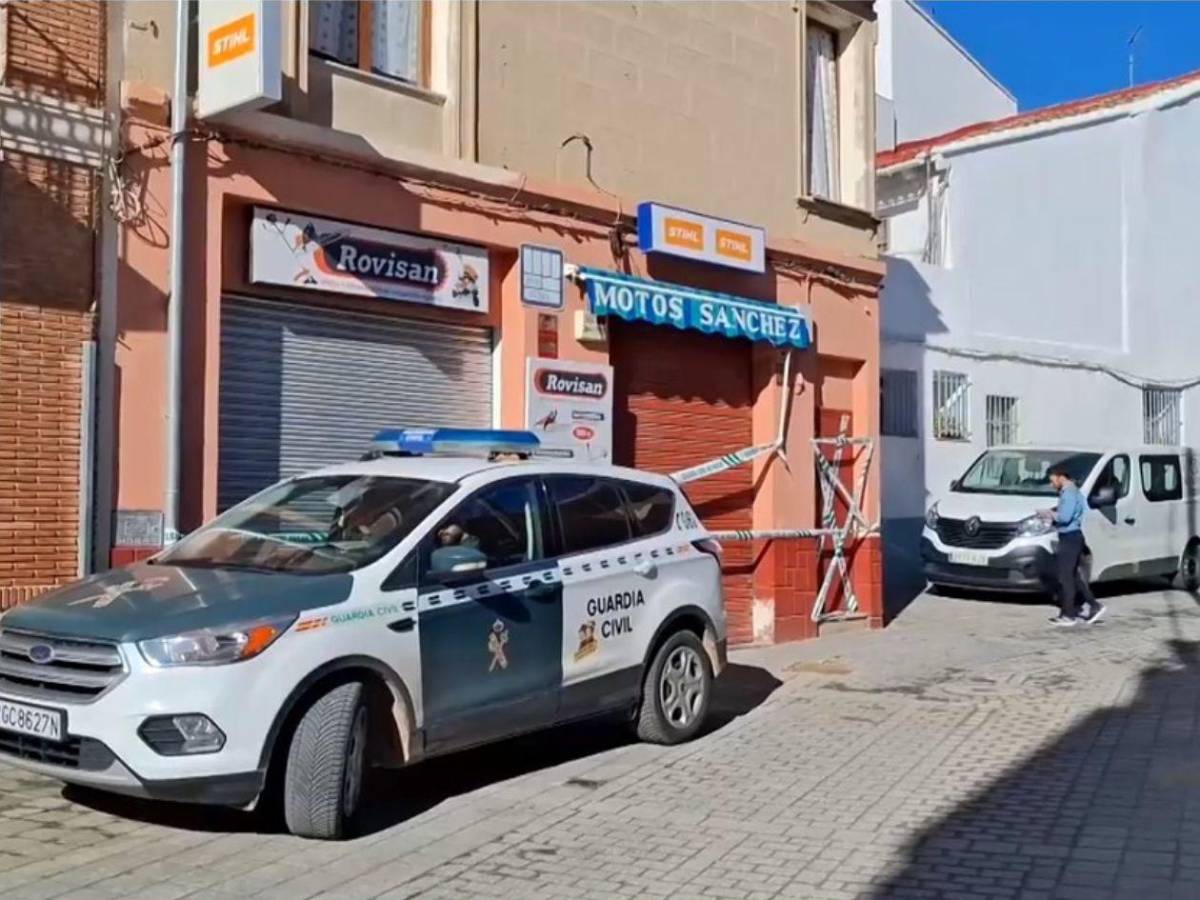 Horror: Mujer prende fuego a su pareja mientras dormía; Policía la captura