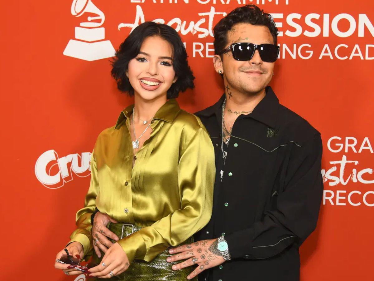 Ángela Aguilar presume gigante ramo de rosas que le regaló Christian Nodal