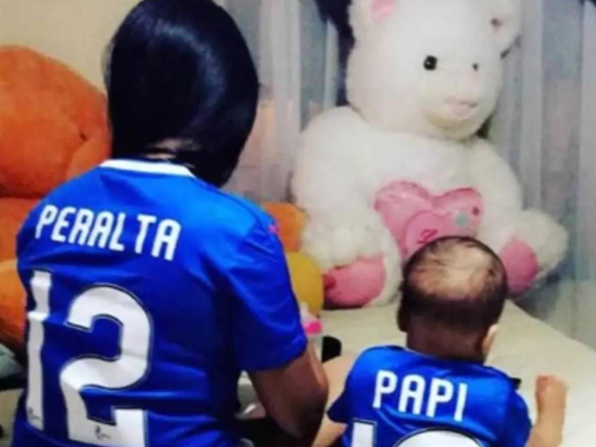 Esposa de Arnold Peralta conmueve y sorprende a diez años del crimen de su amado