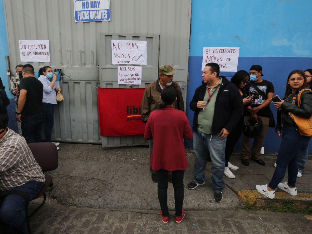 Los empleados del Sanaa se tomaron las instalaciones como forma de protesta.