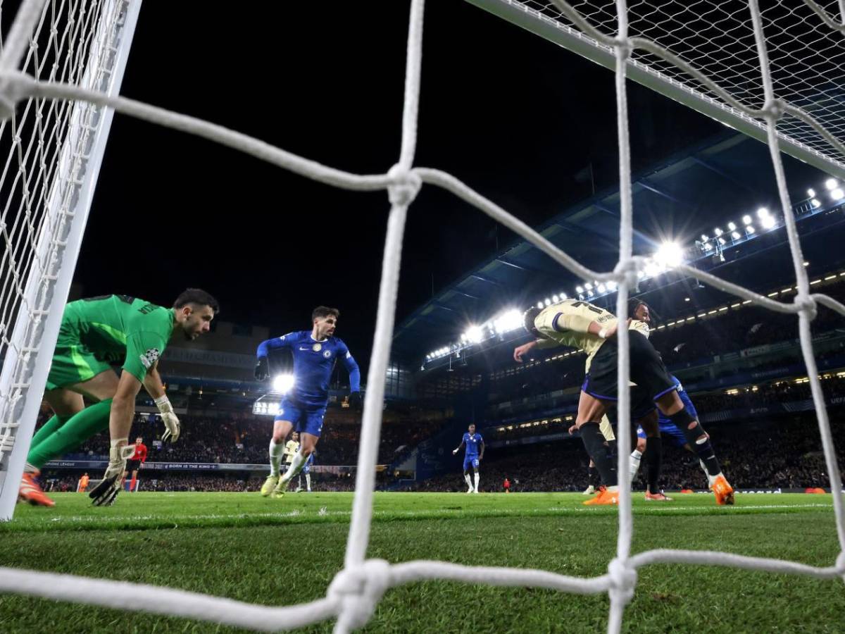 Hansi Flick, molesto con dos jugadores del Barcelona tras ridículo ante Chelsea