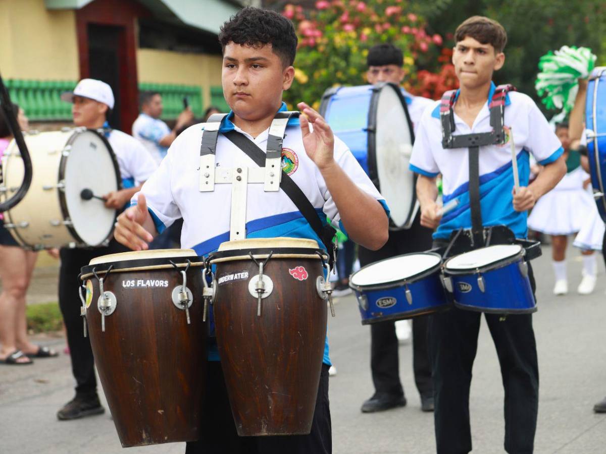 Con fervor cívico, los más pequeños desfilan con patriotismo en San Pedro Sula