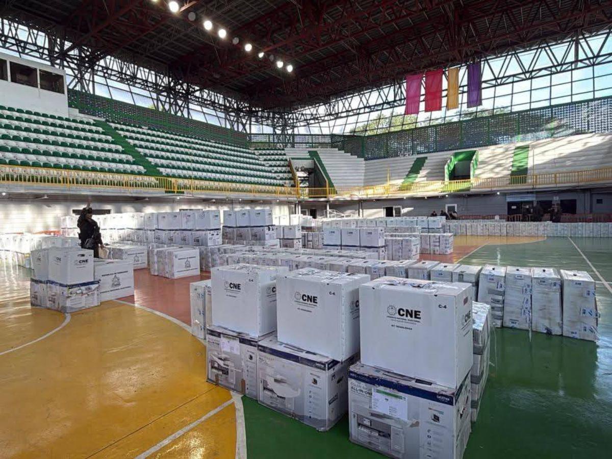 Maletas electorales de Cortés salen hacia Tegucigalpa