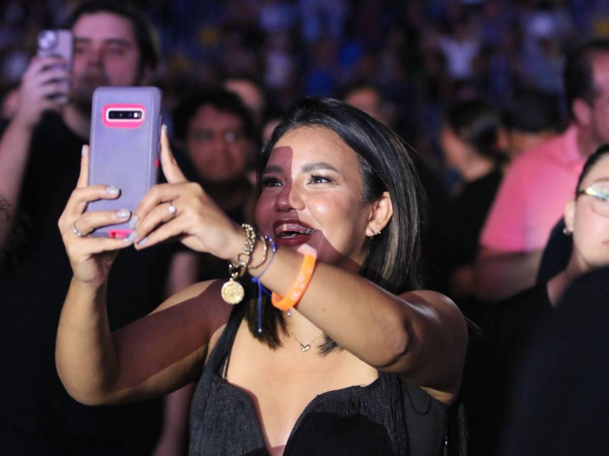 Juanes enamora en Tegucigalpa con su estilo romántico