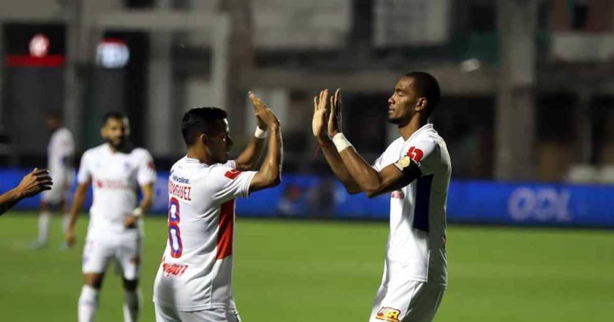 Olimpia le echa una mano a Vida en el Nacional