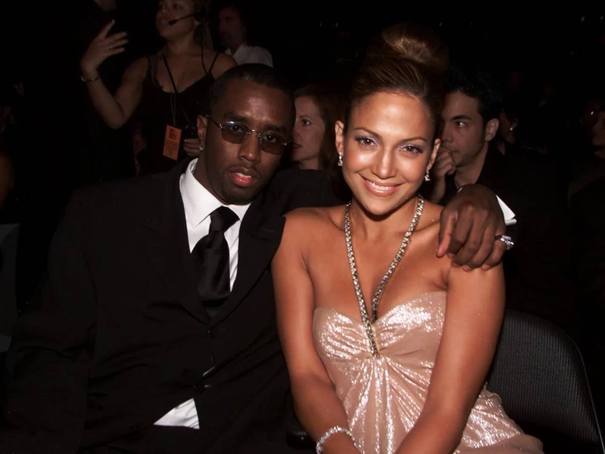 Una mujer acusa a Diddy Combs de abusarla en presencia de “dos famosos”