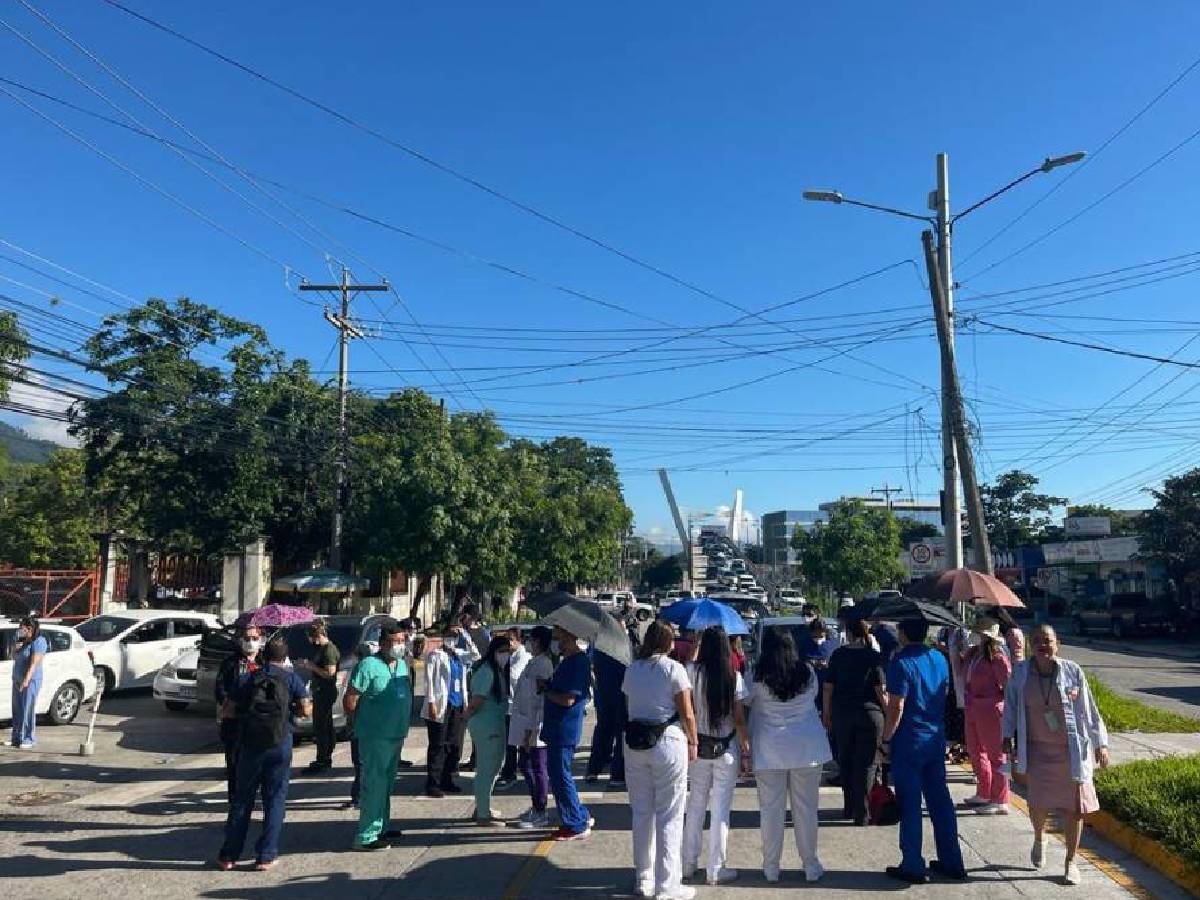 Médicos se mantienen en protestas a nivel nacional