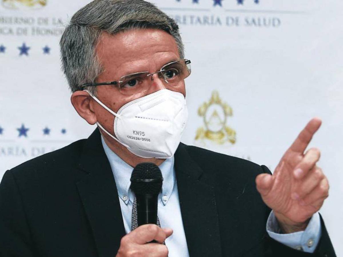 Ministro de Salud responde si renunciará a su cargo ante protestas