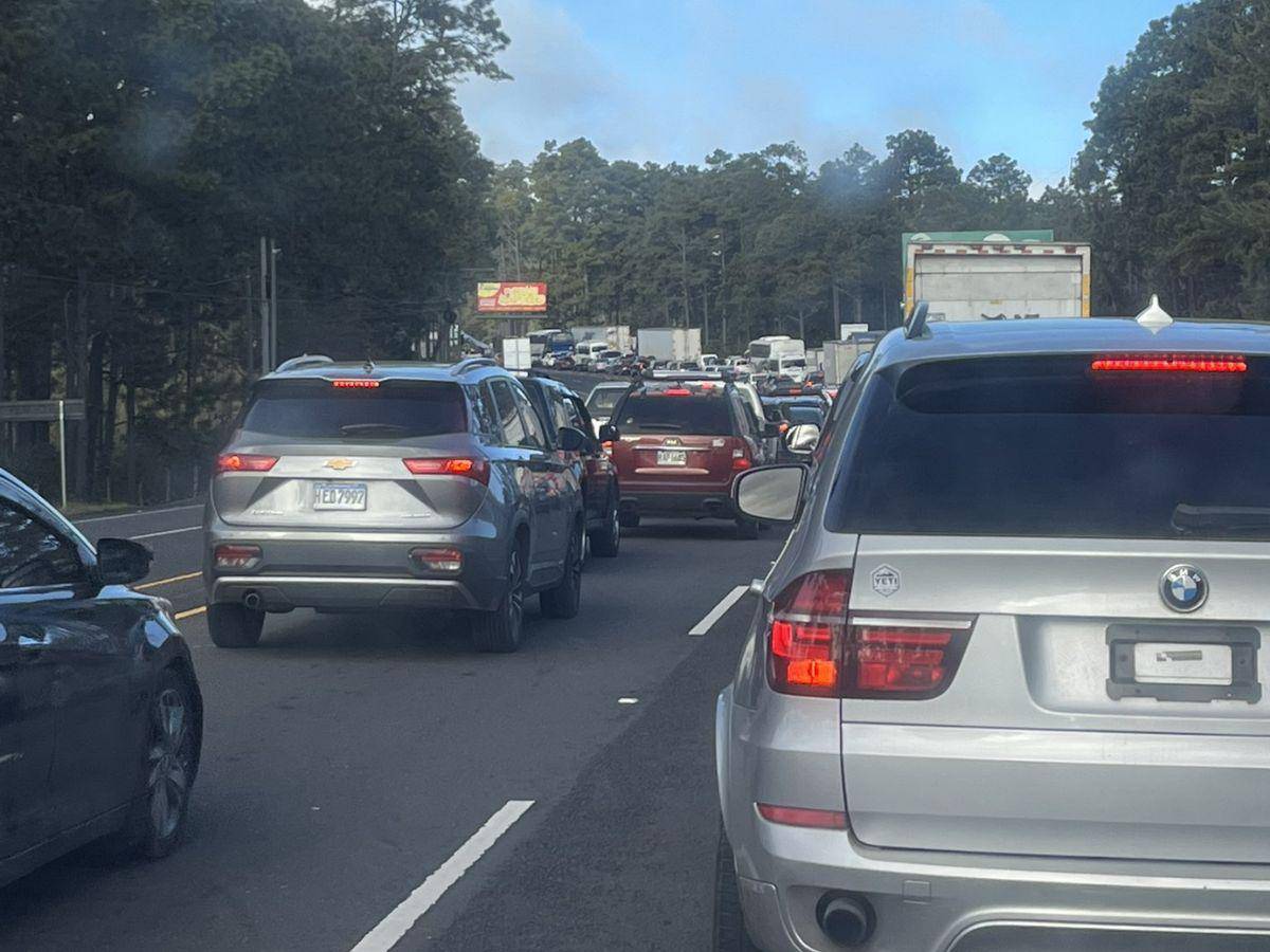 Caos vial en la carretera CA-5 por concierto de Bad Bunny