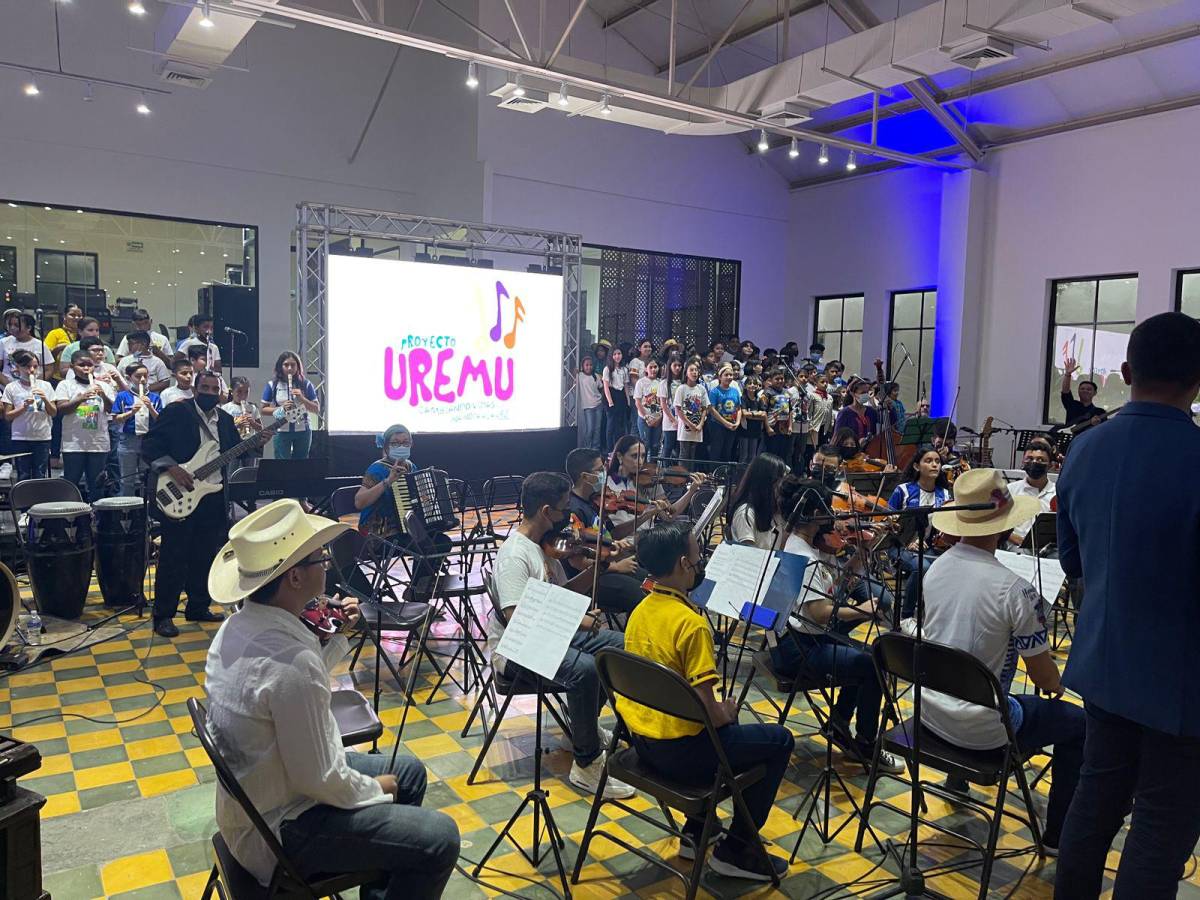La misión de Proyecto Uremu es brindar un programa de educación musical idóneo para que los niños y adolescentes de Honduras cuenten con una herramienta capaz de suplantar actividades inapropiadas que perjudiquen a su desarrollo integral.