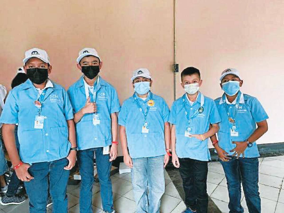 Anuncian inicio de pilotaje para el uso de la gabacha escolar